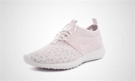 nike wmns juvenate rosa weiß|Amazon.com: Nike Womens Juvenate Shoes.